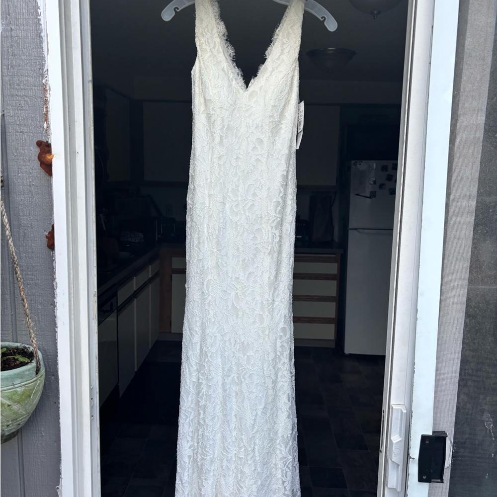 Elegant White Lace Wedding Dress